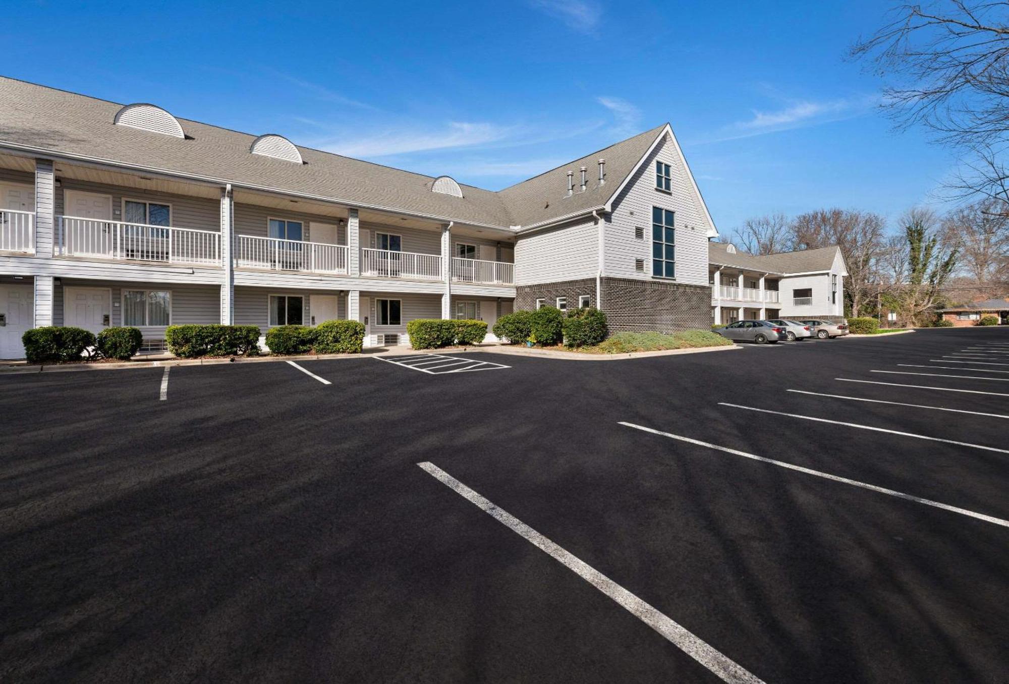 Rodeway Inn Charlotte Exterior photo